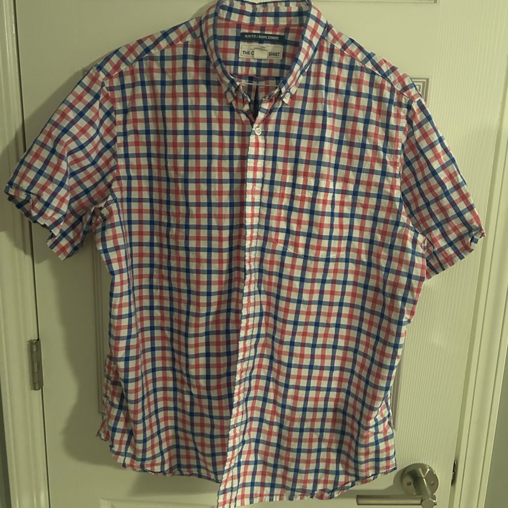 Mens Old Navy short sleeve shirt.
